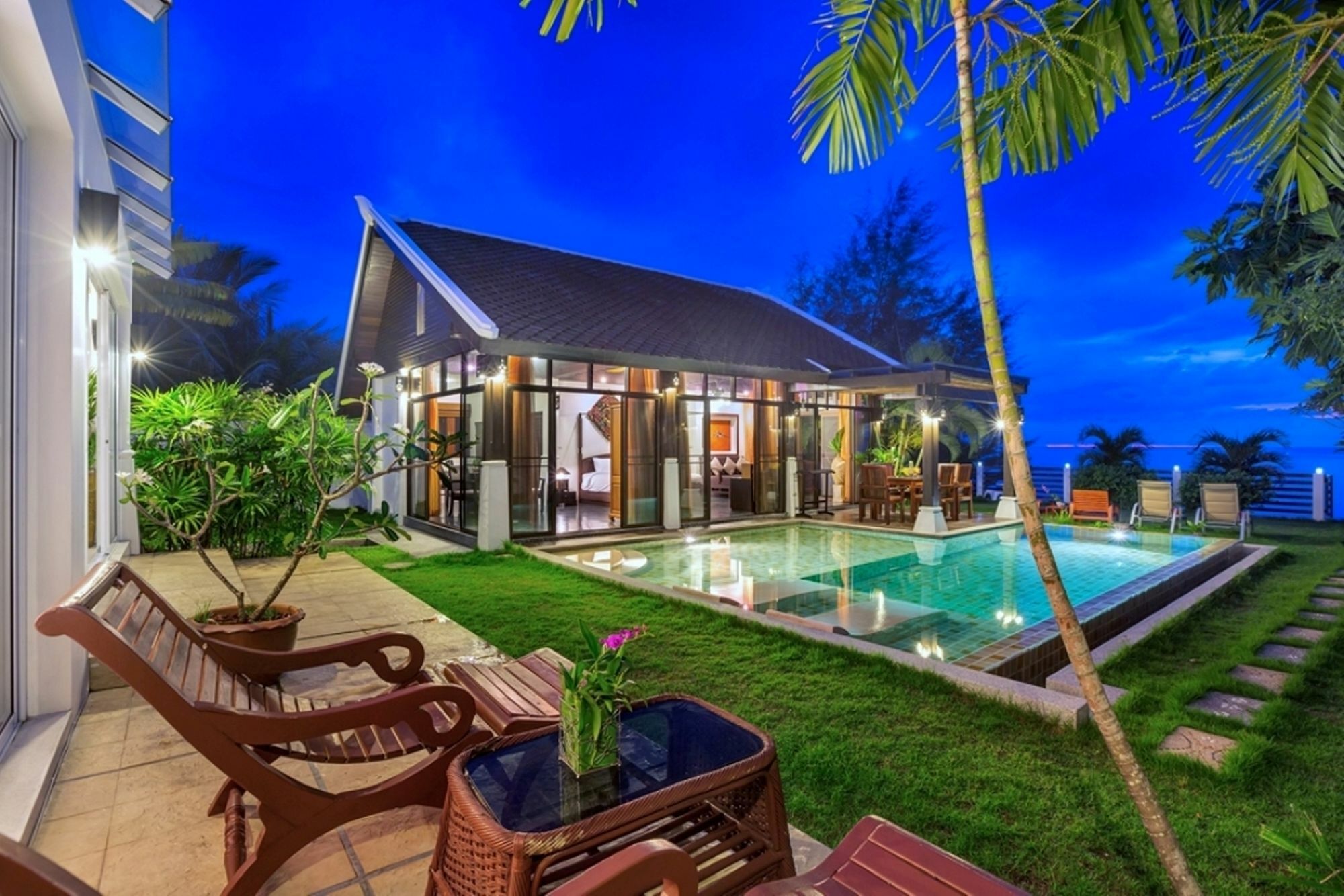 Emerald Sands - Front 4 Bed Pool